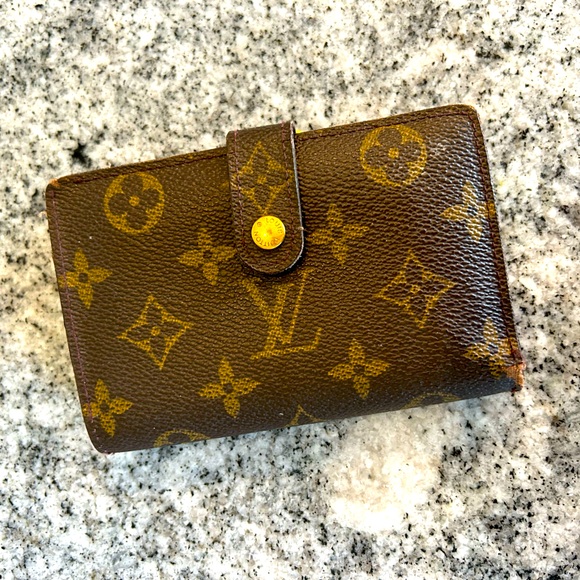 Vintage Luis Vuitton Snap Over Leather Logo Wallet. RARE. AUTHENTIC. - Picture 1 of 8